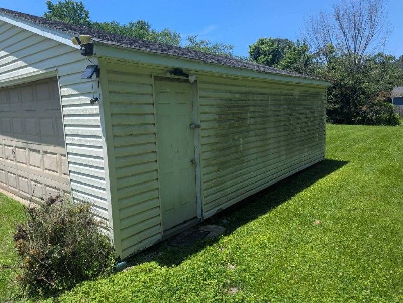 Before and after Garage & Outbuilding Washing